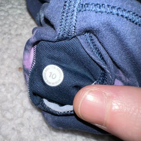 Lululemon Size 10 High Rise Align Leggings 25” Tie Dye Mineral Blue GUC Pilling - Picture 9 of 10